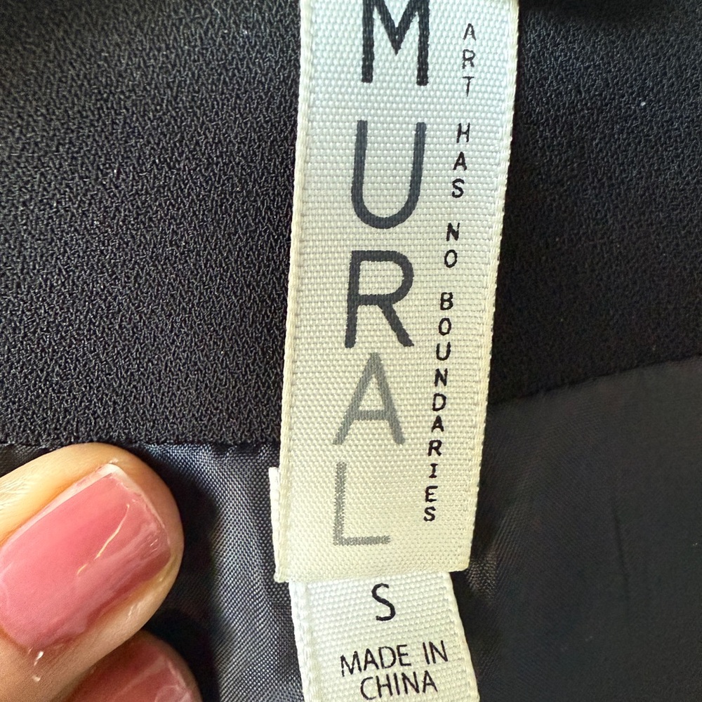 Mural Black Blazer With Streamlined Silhouette - image 4